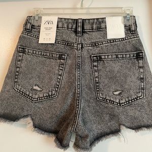 Zara grey jean shorts brand new.